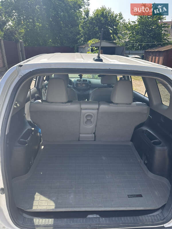 Позашляховик / Кросовер Toyota RAV4 EV 2012 в Чернівцях