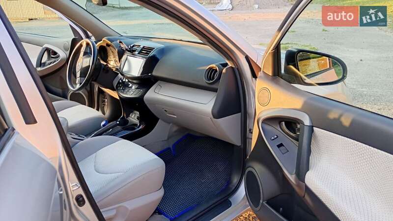 Позашляховик / Кросовер Toyota RAV4 EV 2012 в Києві