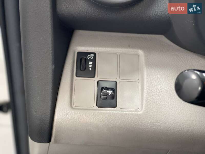 Внедорожник / Кроссовер Toyota RAV4 EV 2013 в Киеве