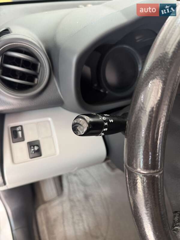 Внедорожник / Кроссовер Toyota RAV4 EV 2013 в Киеве