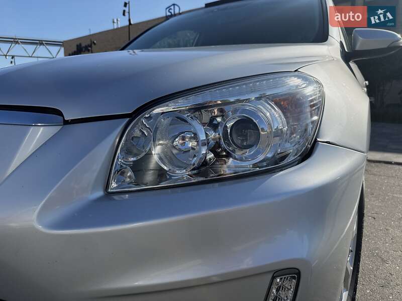 Внедорожник / Кроссовер Toyota RAV4 EV 2013 в Киеве