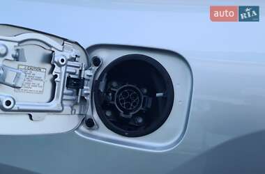 Внедорожник / Кроссовер Toyota RAV4 EV 2014 в 