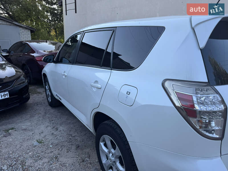 Позашляховик / Кросовер Toyota RAV4 EV 2013 в Житомирі