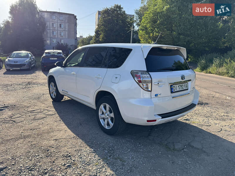 Позашляховик / Кросовер Toyota RAV4 EV 2013 в Житомирі