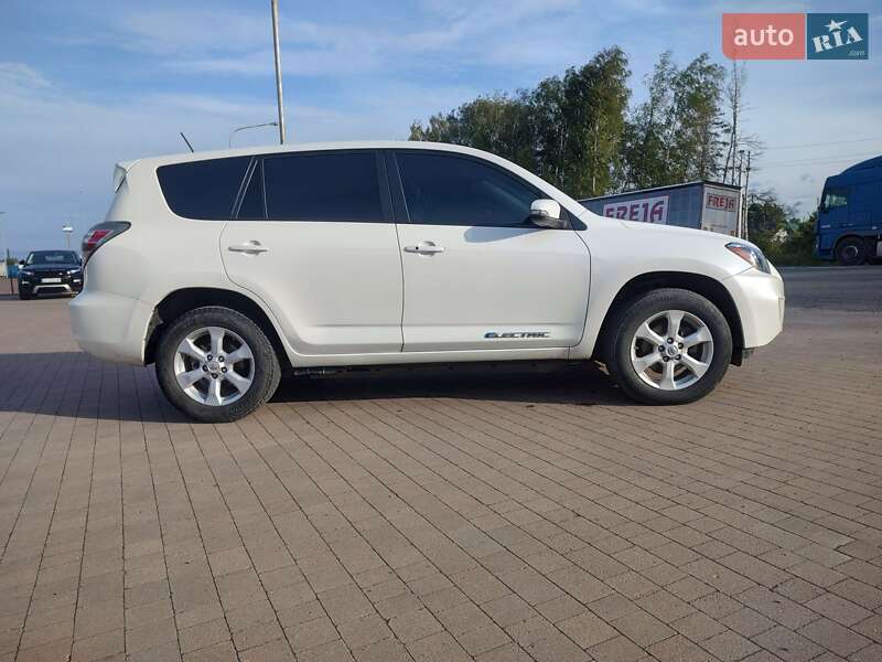 Позашляховик / Кросовер Toyota RAV4 EV 2012 в Ковелі