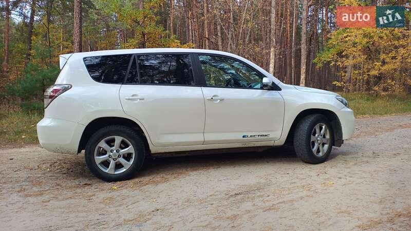 Внедорожник / Кроссовер Toyota RAV4 EV 2012 в Ахтырке
