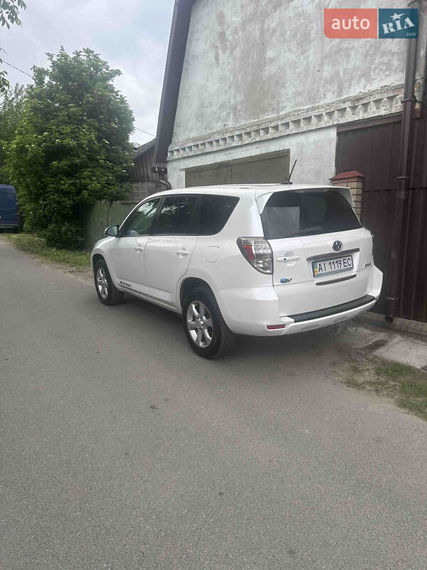 Внедорожник / Кроссовер Toyota RAV4 EV 2013 в Коростышеве