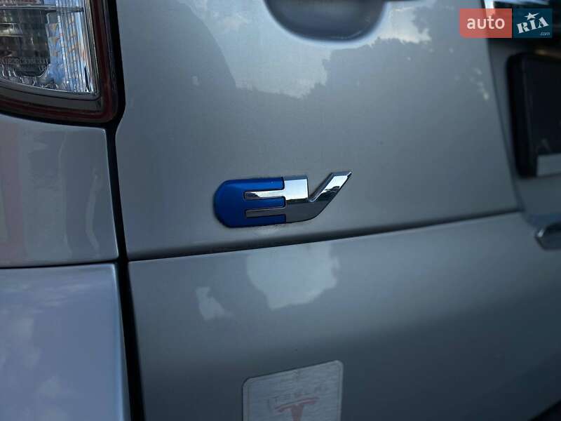 Внедорожник / Кроссовер Toyota RAV4 EV 2012 в Киеве