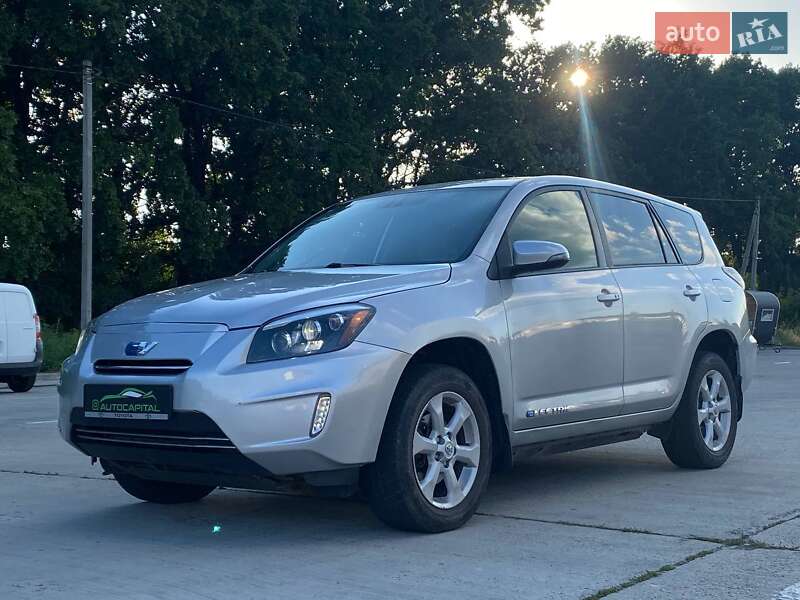 Внедорожник / Кроссовер Toyota RAV4 EV 2012 в Киеве