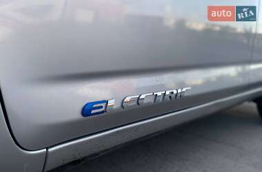 Внедорожник / Кроссовер Toyota RAV4 EV 2012 в 