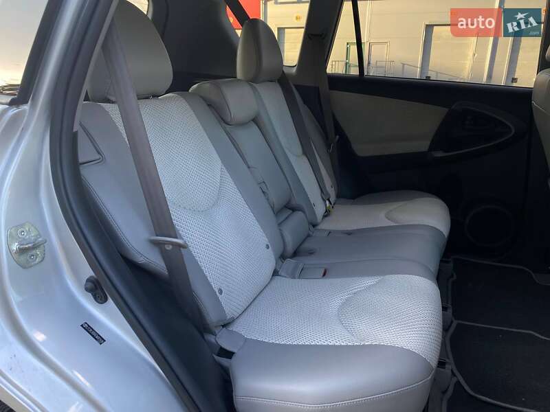 Внедорожник / Кроссовер Toyota RAV4 EV 2012 в Киеве