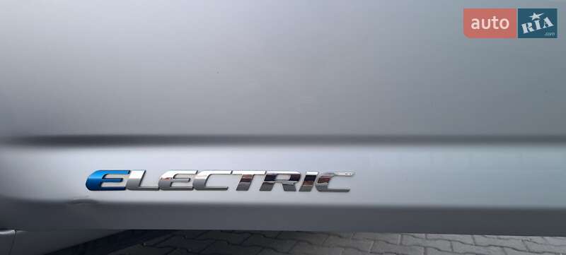 Позашляховик / Кросовер Toyota RAV4 EV 2014 в Нововолинську фото 6 Позашляховик / Кросовер Toyota RAV4 EV 2014 в Нововолинську