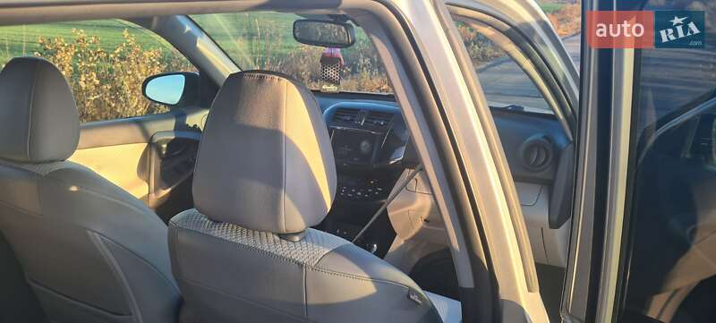 Позашляховик / Кросовер Toyota RAV4 EV 2014 в Нововолинську фото 32 Позашляховик / Кросовер Toyota RAV4 EV 2014 в Нововолинську