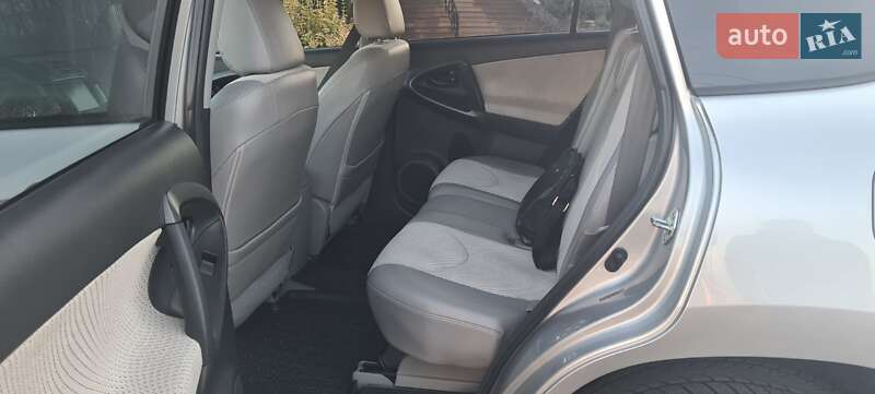 Позашляховик / Кросовер Toyota RAV4 EV 2014 в Нововолинську фото 45 Позашляховик / Кросовер Toyota RAV4 EV 2014 в Нововолинську