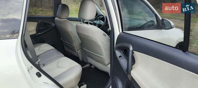 Внедорожник / Кроссовер Toyota RAV4 EV 2013 в Житомире