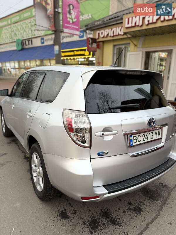 Внедорожник / Кроссовер Toyota RAV4 EV 2013 в Могилев-Подольске