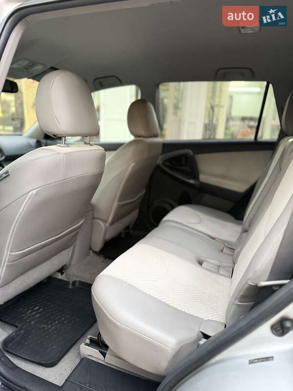 Внедорожник / Кроссовер Toyota RAV4 EV 2013 в Могилев-Подольске