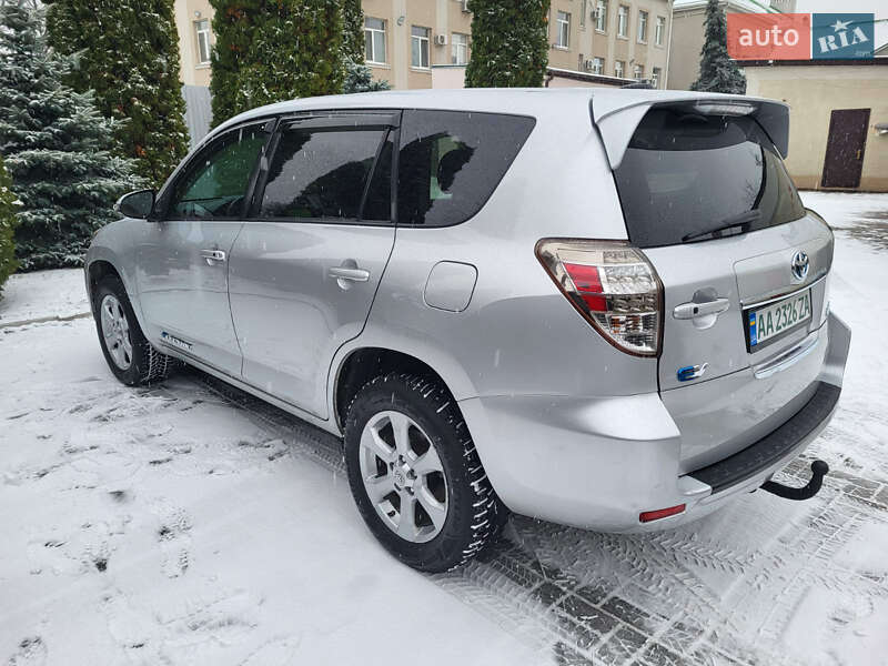 Позашляховик / Кросовер Toyota RAV4 EV 2014 в Черкасах фото 29 Позашляховик / Кросовер Toyota RAV4 EV 2014 в Черкасах