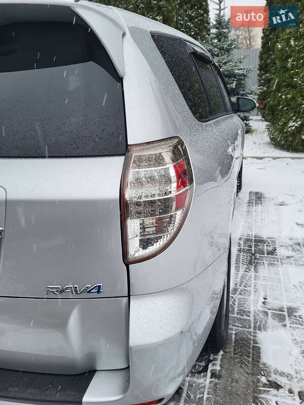 Позашляховик / Кросовер Toyota RAV4 EV 2014 в Черкасах фото 35 Позашляховик / Кросовер Toyota RAV4 EV 2014 в Черкасах