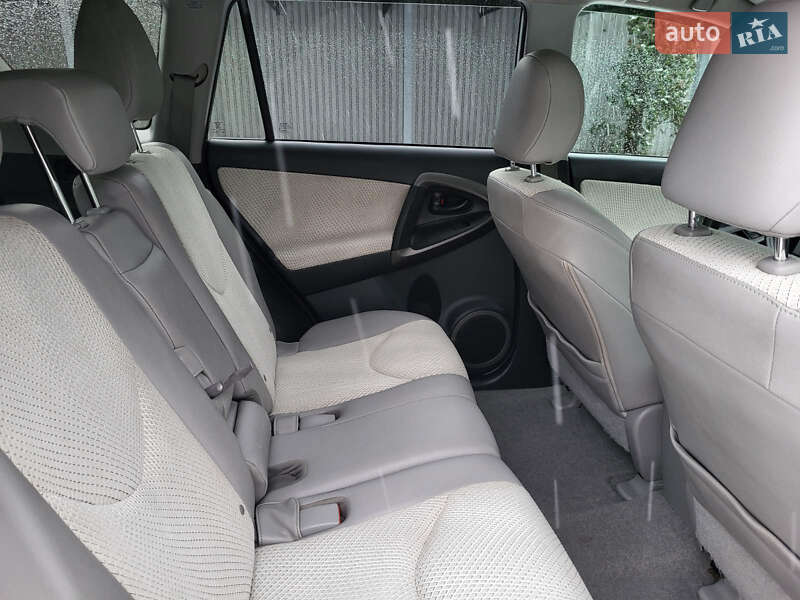 Позашляховик / Кросовер Toyota RAV4 EV 2014 в Черкасах фото 45 Позашляховик / Кросовер Toyota RAV4 EV 2014 в Черкасах