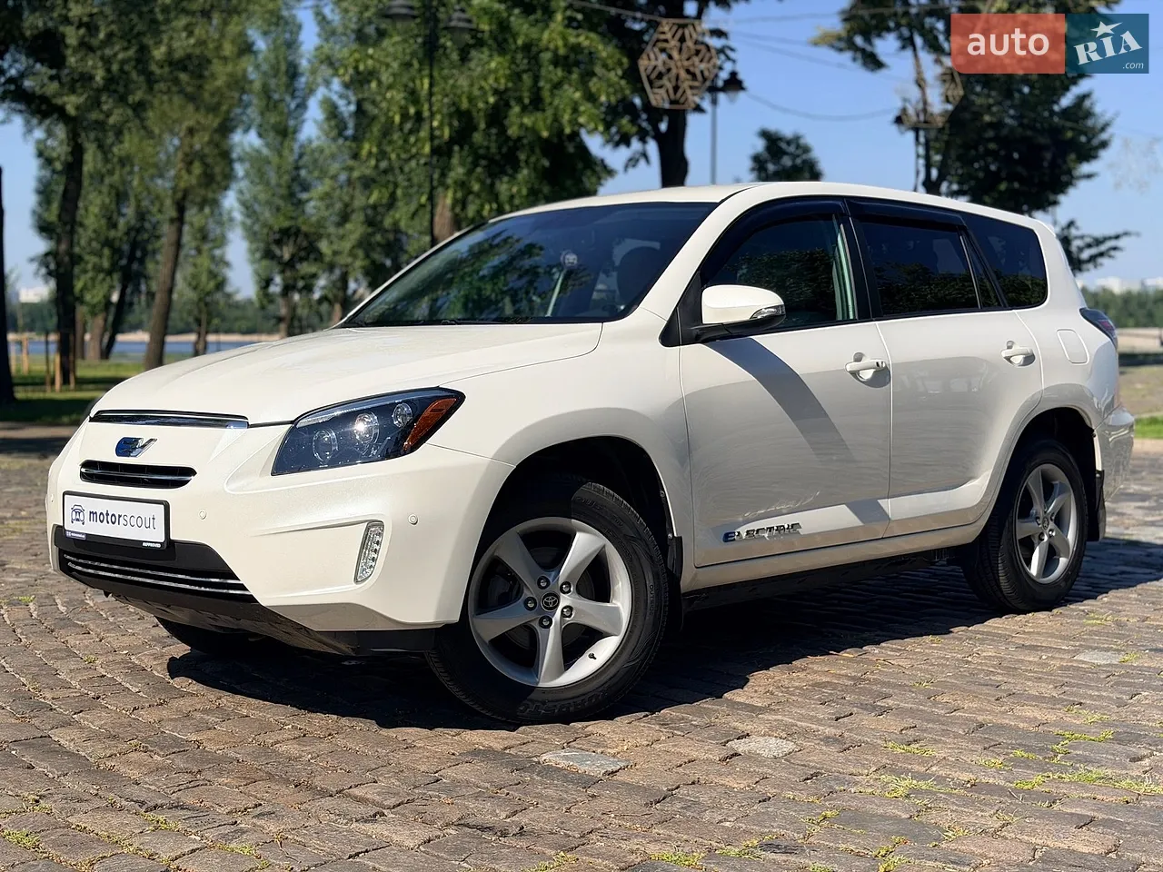 2014 Toyota RAV 4 - мініатюра 14