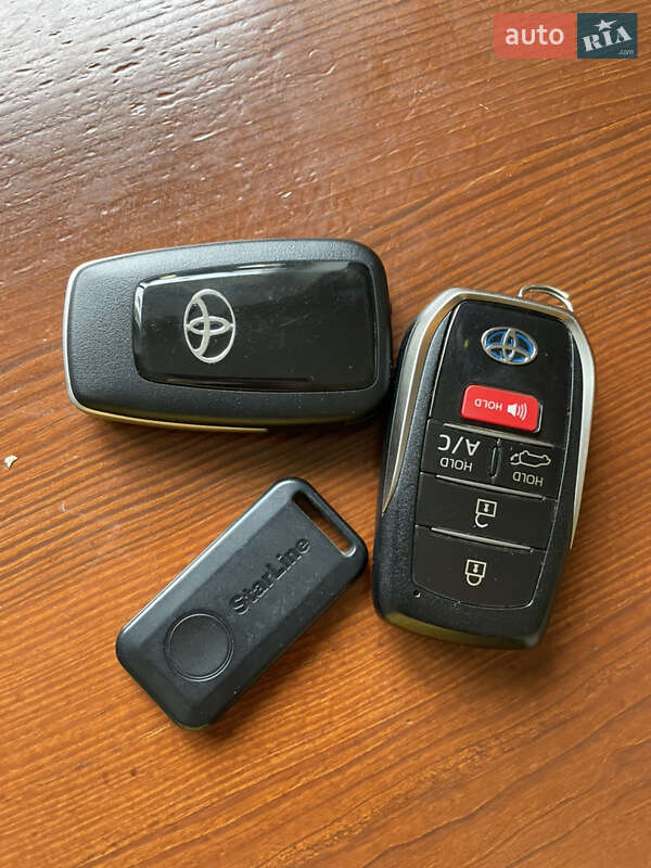 Внедорожник / Кроссовер Toyota RAV4 PHEV 2022 в Киеве
