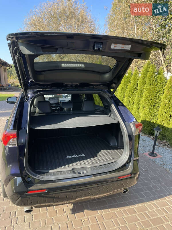 Внедорожник / Кроссовер Toyota RAV4 PHEV 2022 в Киеве