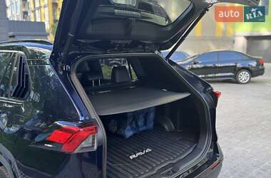 Внедорожник / Кроссовер Toyota RAV4 PHEV 2021 в 