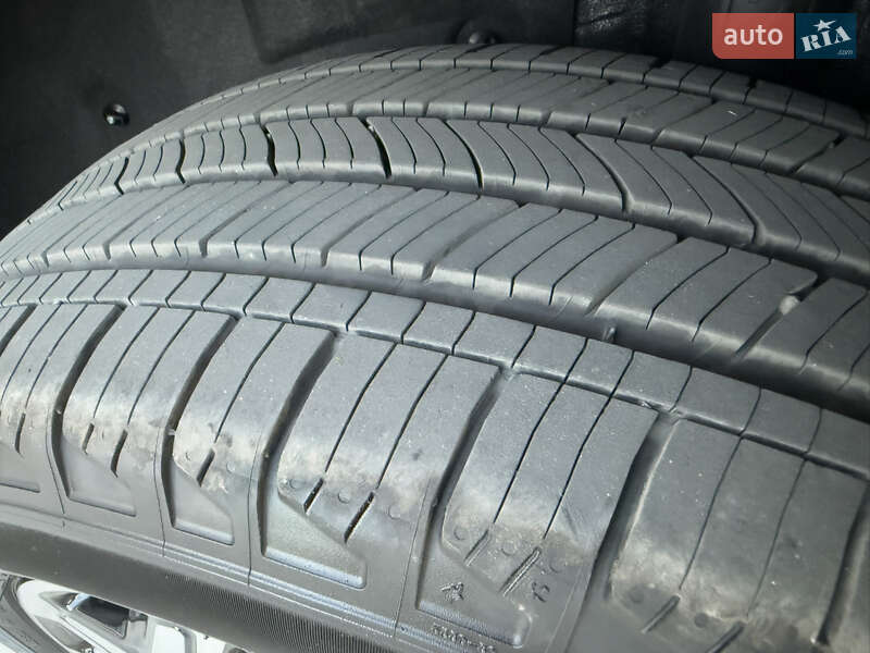 Внедорожник / Кроссовер Toyota RAV4 PHEV 2020 в Ровно