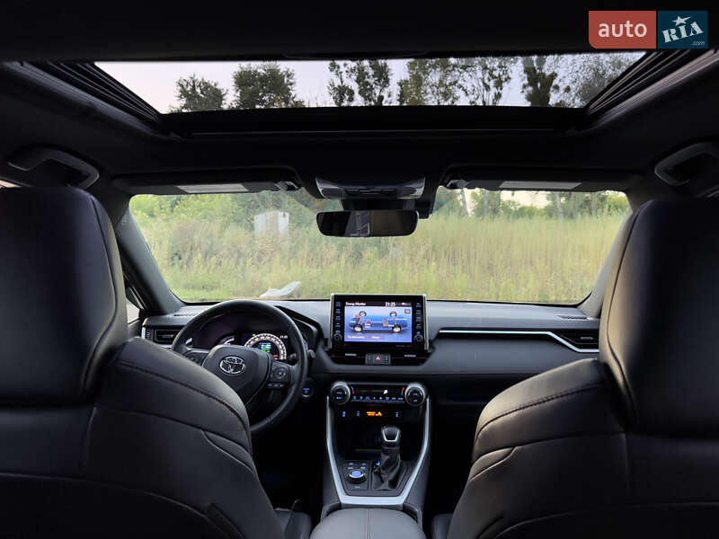 Внедорожник / Кроссовер Toyota RAV4 PHEV 2020 в Ровно