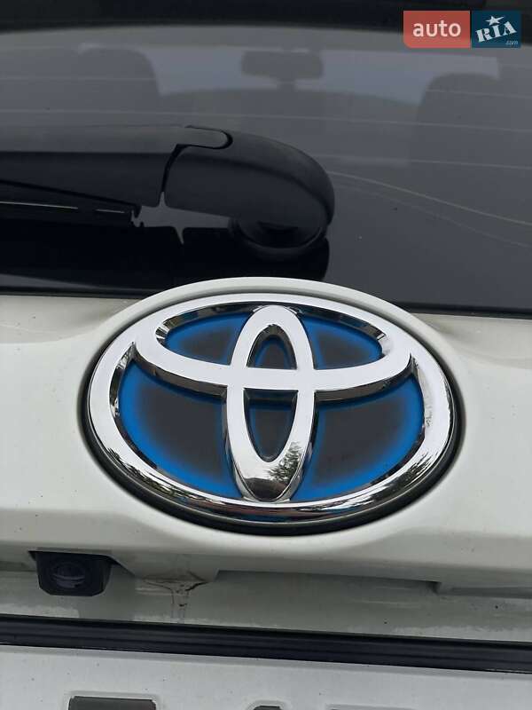 Позашляховик / Кросовер Toyota RAV4 PHEV 2016 в Києві фото 21 Позашляховик / Кросовер Toyota RAV4 PHEV 2016 в Києві