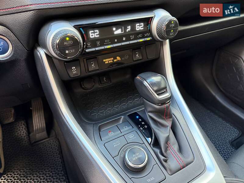 Позашляховик / Кросовер Toyota RAV4 PHEV 2021 в Києві