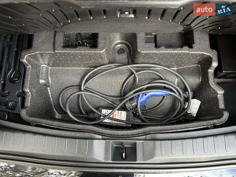 Позашляховик / Кросовер Toyota RAV4 PHEV 2023 в Києві фото 64 Позашляховик / Кросовер Toyota RAV4 PHEV 2023 в Києві