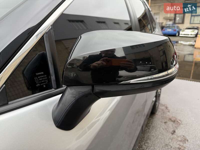Позашляховик / Кросовер Toyota RAV4 PHEV 2024 в Києві