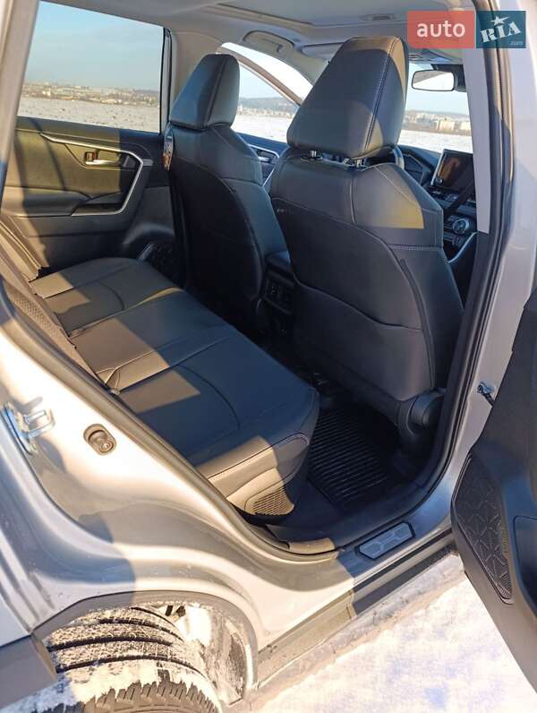 Внедорожник / Кроссовер Toyota RAV4 PHEV 2024 в Тернополе