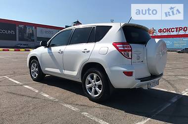 Внедорожник / Кроссовер Toyota RAV4 2010 в Киеве