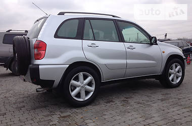 Внедорожник / Кроссовер Toyota RAV4 2003 в Черновцах