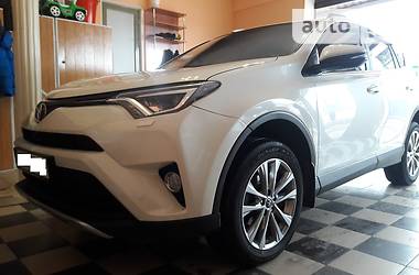 Внедорожник / Кроссовер Toyota RAV4 2016 в Киеве