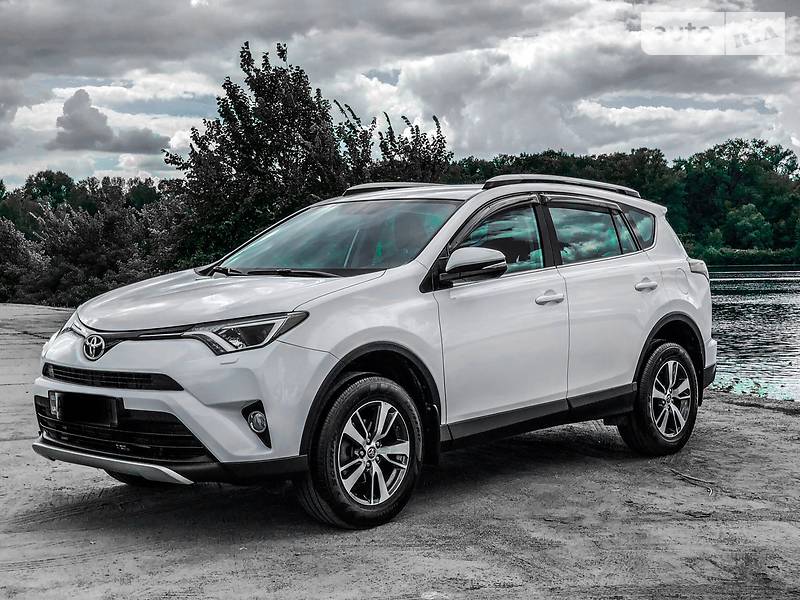 Позашляховик / Кросовер Toyota RAV4 2016 в Києві