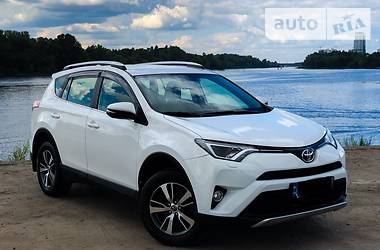 Позашляховик / Кросовер Toyota RAV4 2016 в Києві