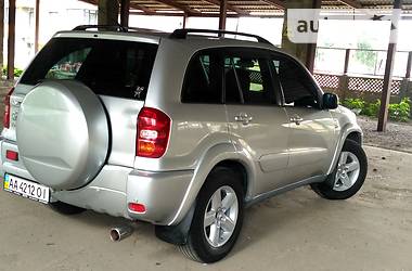 Внедорожник / Кроссовер Toyota RAV4 2003 в Киеве