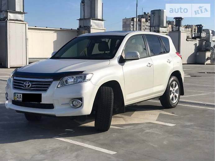Внедорожник / Кроссовер Toyota RAV4 2013 в Киеве