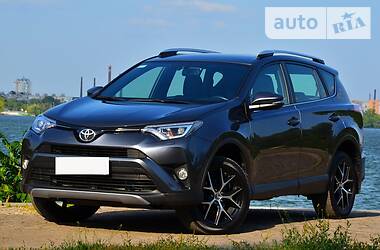 Внедорожник / Кроссовер Toyota RAV4 2018 в Киеве