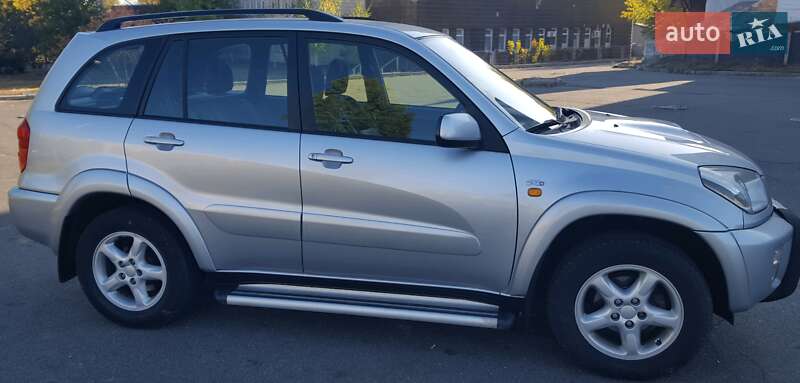 Внедорожник / Кроссовер Toyota RAV4 2001 в Киеве