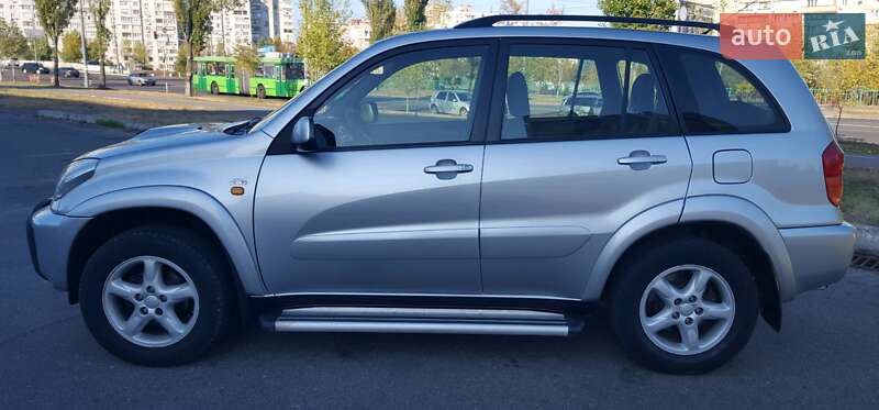 Внедорожник / Кроссовер Toyota RAV4 2001 в Киеве