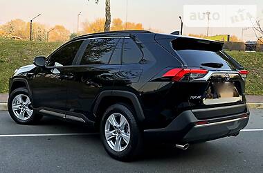 Внедорожник / Кроссовер Toyota RAV4 2019 в Киеве