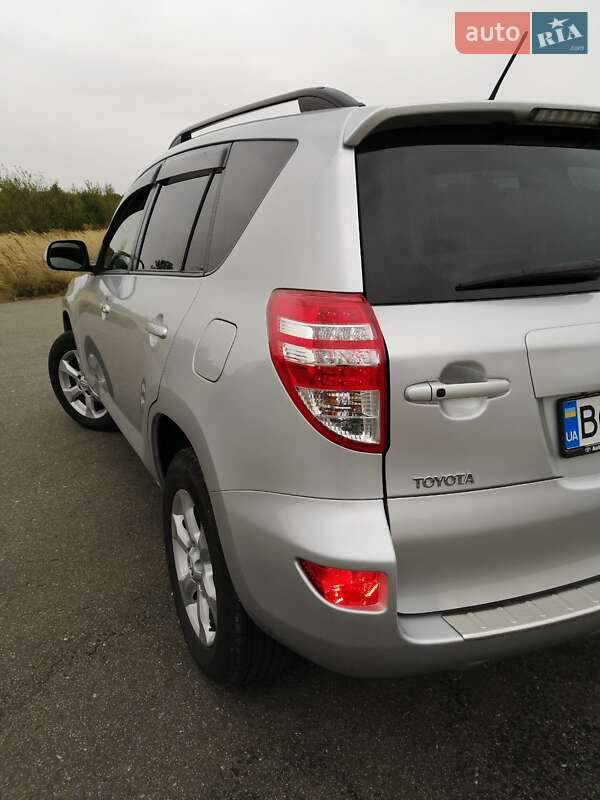 Позашляховик / Кросовер Toyota RAV4 2010 в Ізяславі