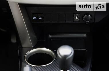 Позашляховик / Кросовер Toyota RAV4 2014 в 