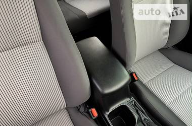 Позашляховик / Кросовер Toyota RAV4 2014 в 