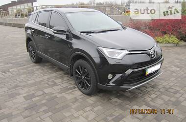 Позашляховик / Кросовер Toyota RAV4 2017 в 